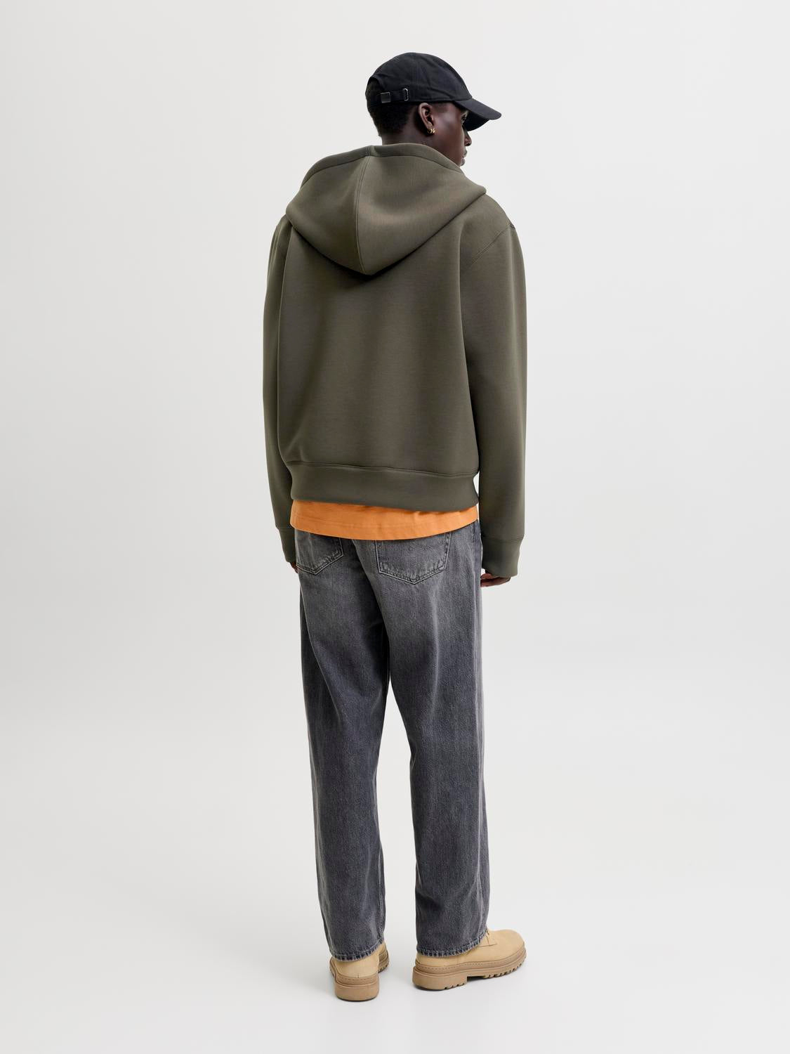 model_shot-back